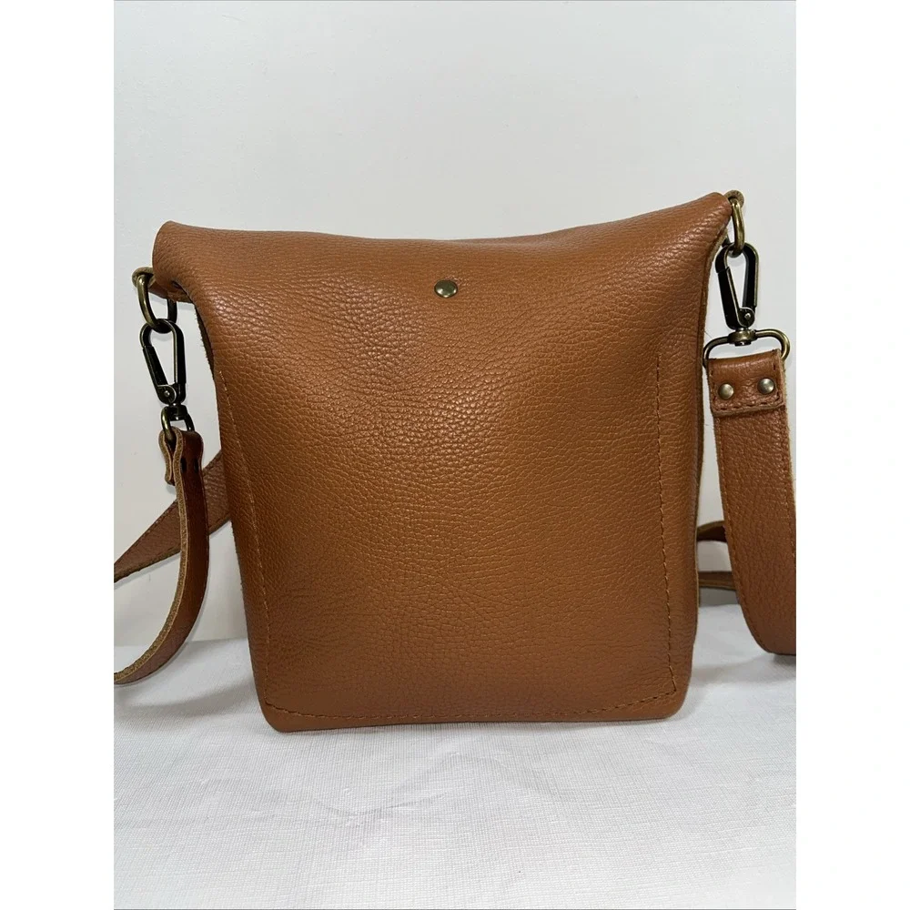 Calma 11600 Pebbled Leather Purse Handmade in Spain‎ Crossbody Flap Bag Brown
